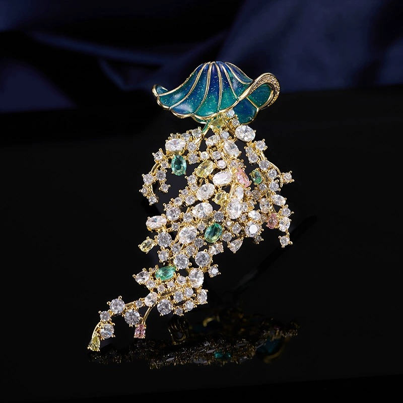 Broche méduse en zircon incrus - Luxury Lifestyle Jewelry avis et prix