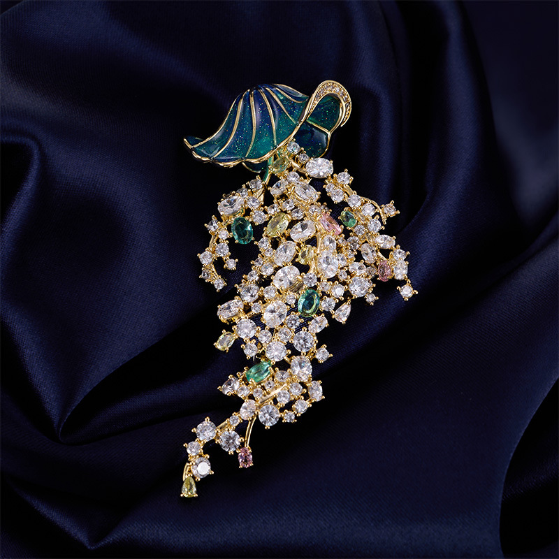 Broche méduse en zircon incrus - Luxury Lifestyle Jewelry avis et prix
